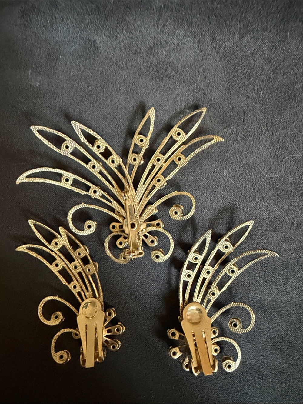 Vintage Gold Floral Crystal Brooch Set - Sparkling Fan Design - Picture 4 of 5